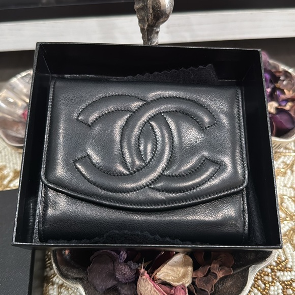 Chanel Bifold black wallet this is in good condition comes with OG Box and Tissu - Picture 1 of 15